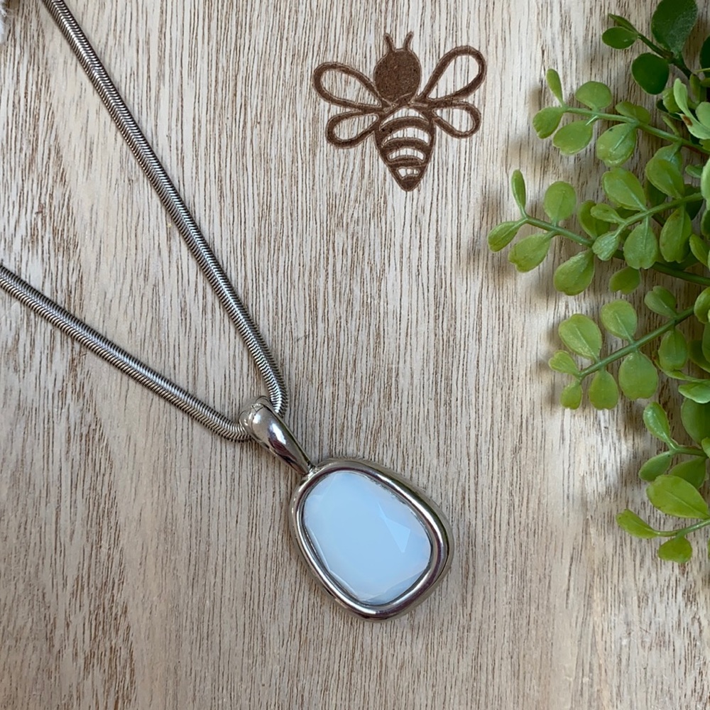 🎉HP🎉 Loft Long Pendant Necklace 💗 Silver & White